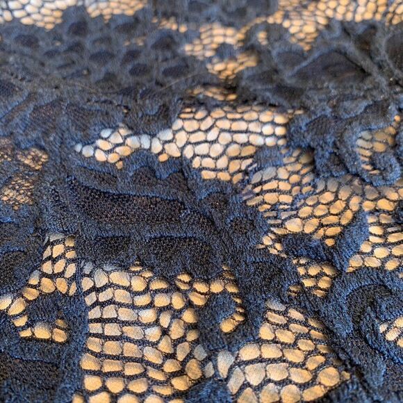 Dress, Guess, all stretch lace, navy over nude, sz 6, knee length, EUC - Picture 5 of 16